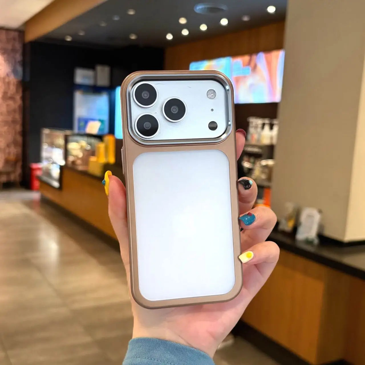 Matte transparente iPhone 17 Hülle mit Metallrahmen