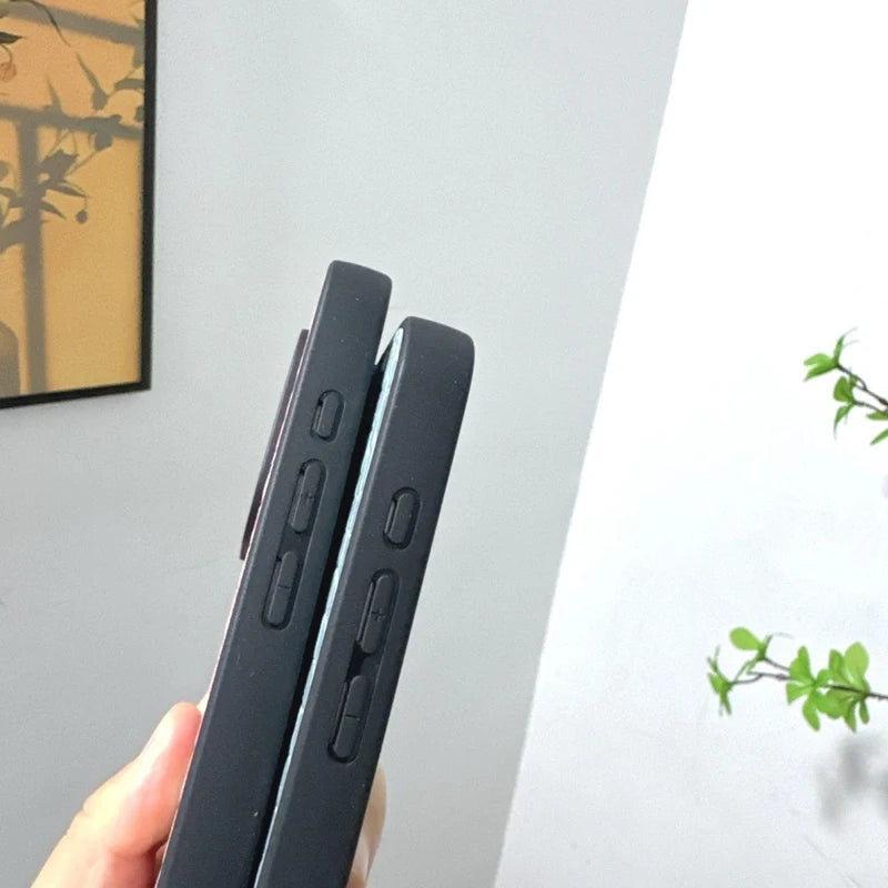 Maßgeschneiderte Lederhülle mit Initialen für iPhone 16 Pro Max