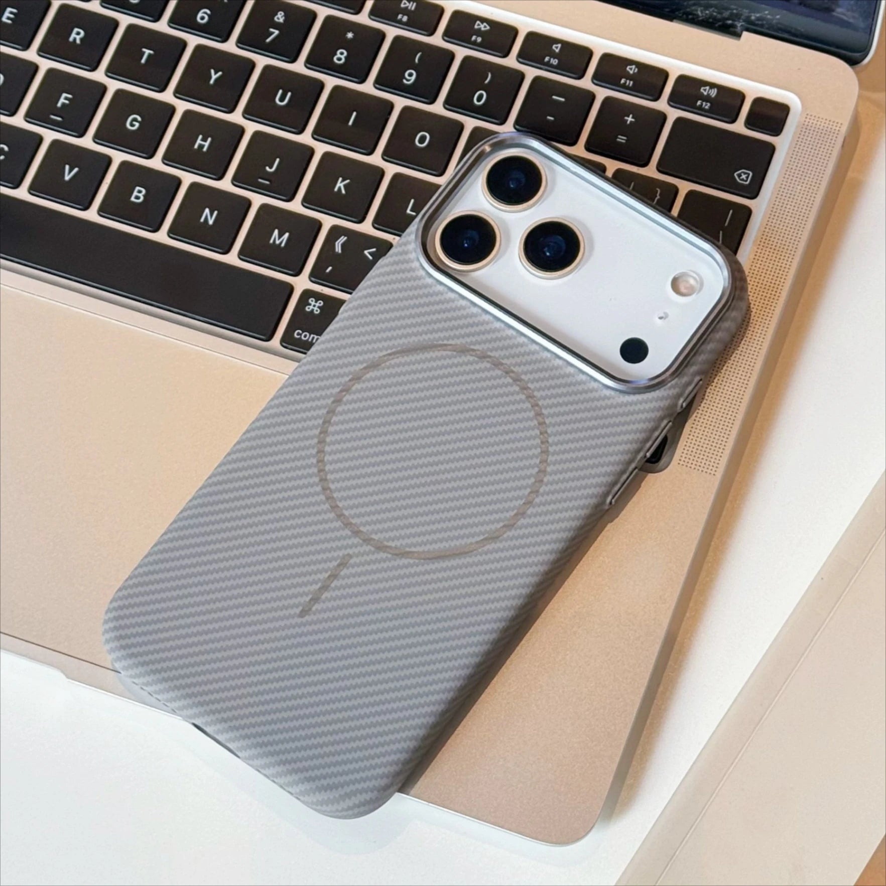 Luxuriöse magnetische iPhone 17 Pro Max Hülle 2025