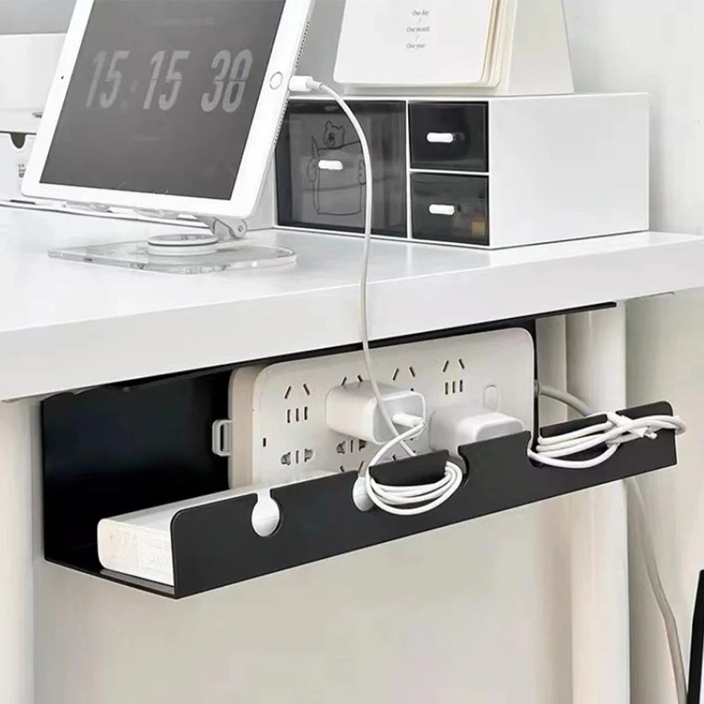 Selbstklebendes Kabelmanagement-Tablett unter Tisch