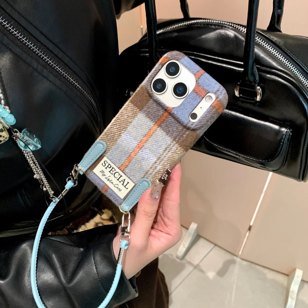 Plüschhülle Retro Stil für iPhone 17 Stoßfest