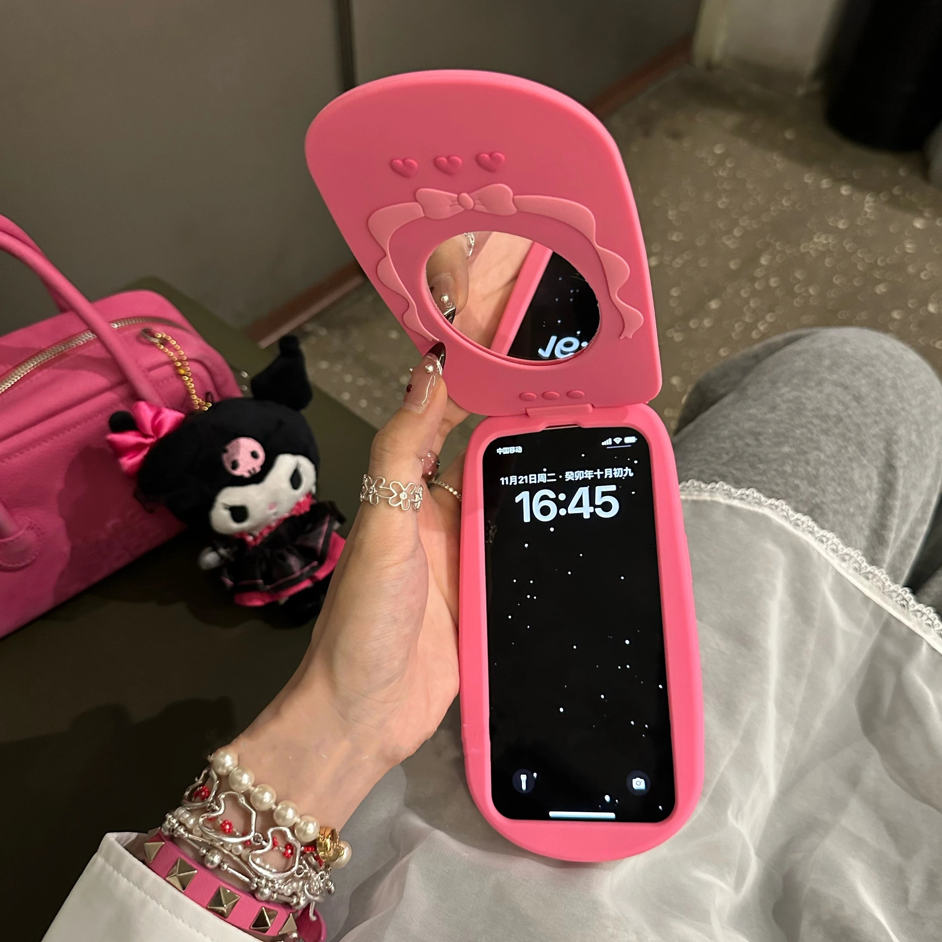 Rosa Klapp-Spiegel Handyhülle aus Silikon