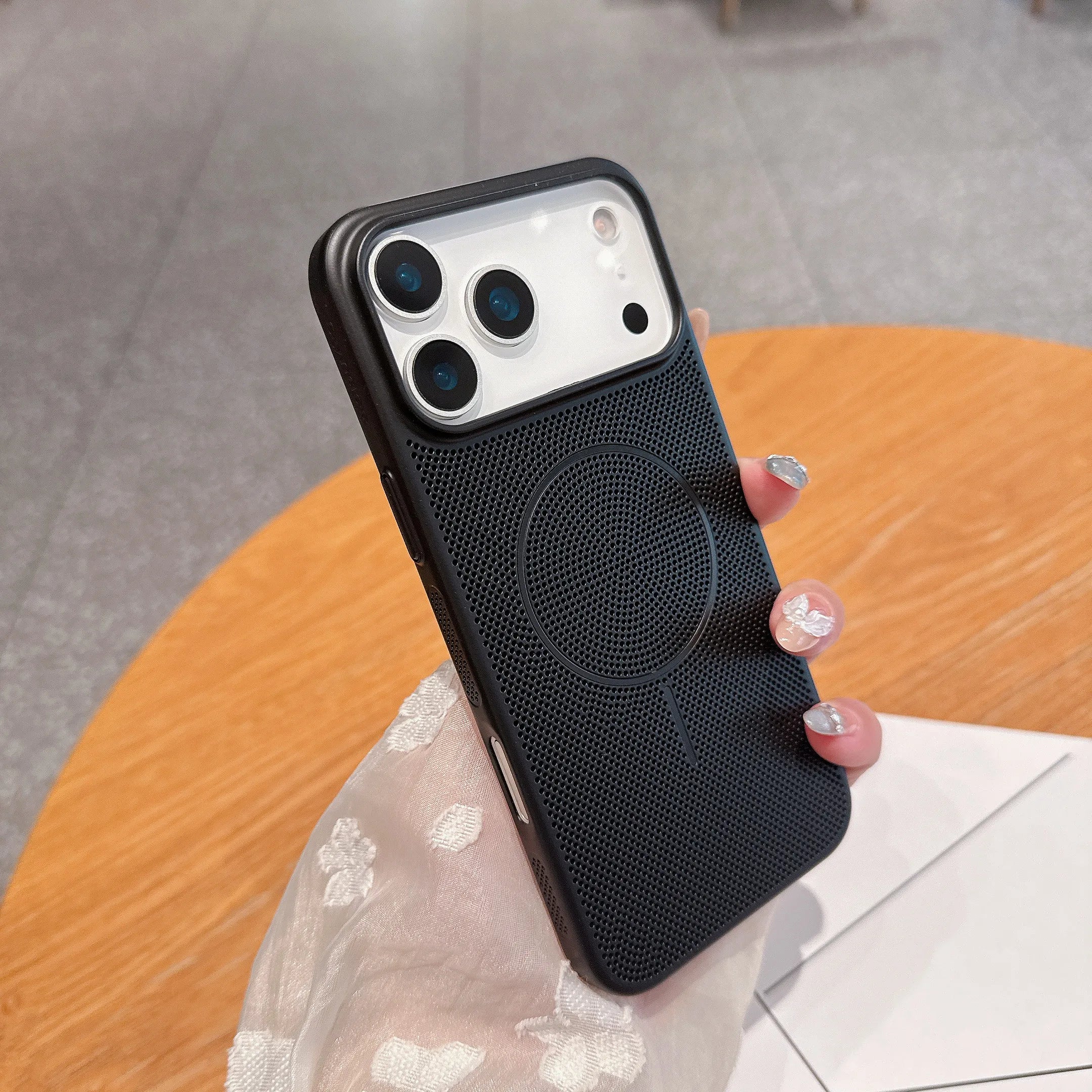 Magnetische Mesh-Hülle mit Kühlung für iPhone 17 Pro Max