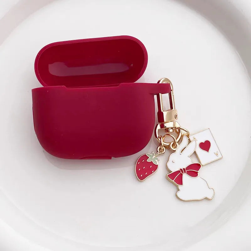 Weinrote Silikonhülle mit Rosenanhänger für AirPods