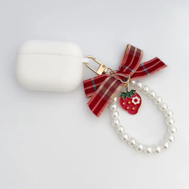 Weinrote Silikonhülle mit Rosenanhänger für AirPods