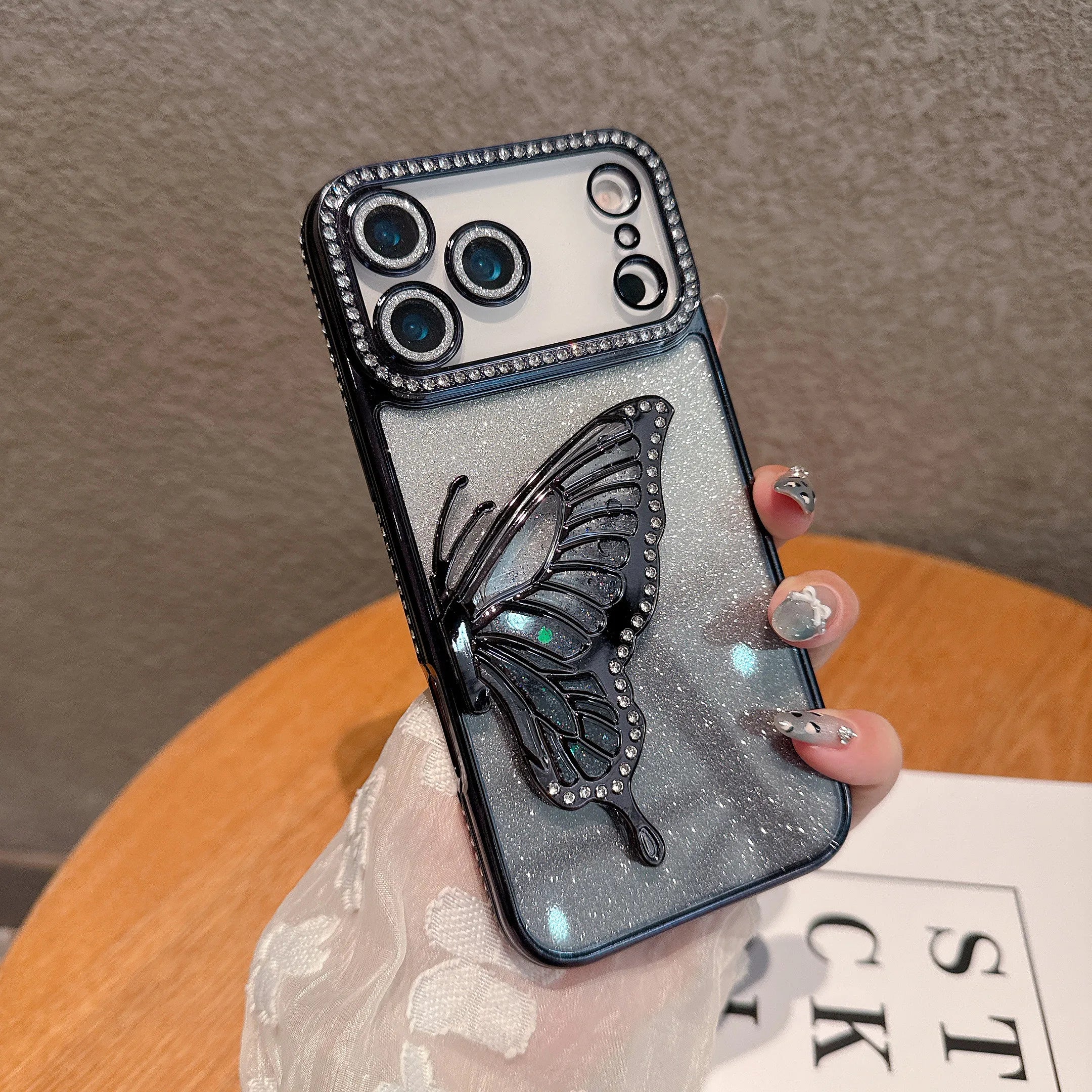 Glitzernde Schmetterling-Hülle für iPhone 17