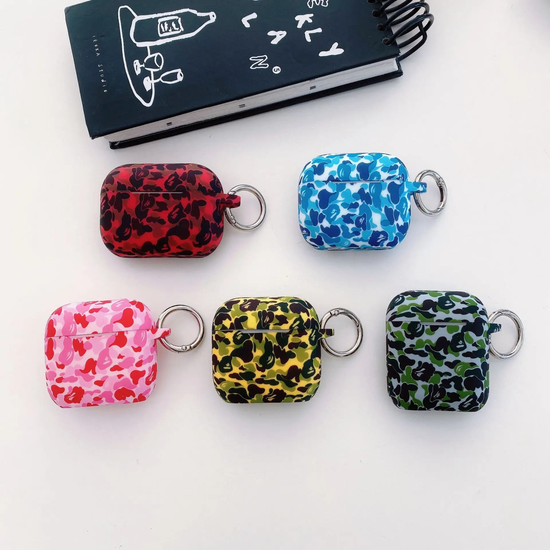 Camo Silikonhülle für AirPods 4 mit Schlüsselband